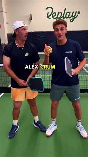 🔥 BACKHAND PASS DỌC DÂY – CÚ ĐÁNH “KẾT LIỄU” TRONG 60 GIÂY 🔥 Bạn muốn nâng trình nhanh? Đây là bài học cực chất từ Alex Crumb – người từng thắng cả Ben Johns 😱 👉 3 bước cốt lõi: ✅ Xoay vai thật lớn – che giấu hướng bóng, khiến đối thủ không kịp đọc ✅ Ra đòn dứt khoát – đã quyết là phải đánh hết lực, không chần chừ ✅ Chuyển trọng tâm – sức mạnh đến từ chân, không phải tay 💥 Mấu chốt: Đừng “lửng lơ” trong cú đánh. Đã chọn là phải COMMIT – vào lực và đánh xuyên qua bóng! ⚡ Bonus: Đây là cú bac