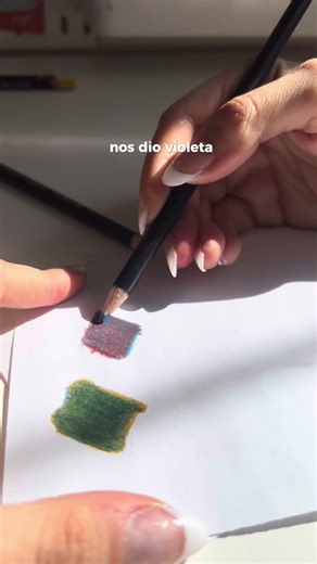 probando mezclar colores primarios pero en lápices esta vez