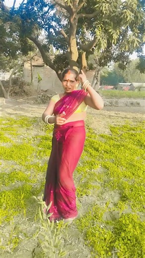 Daru pi ke model mein yadi Raat mein nache support kar lo hath jodkar vinati wala gana 🙏🙏🙏👍