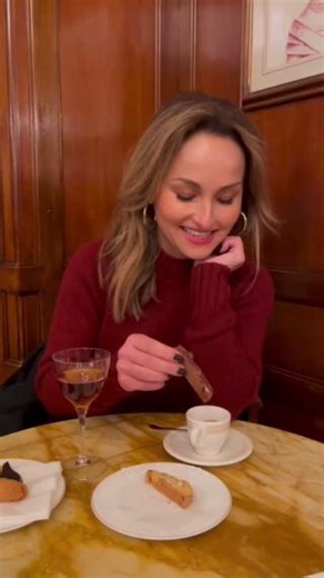 Have u ever tried biscotti w/ Vin Santo? In Italy, these cookies are often served with the sweet wine after dinner verses espresso. Find out more here: https://ow.ly/nNWx50PPvvb | Giada De Laurentiis