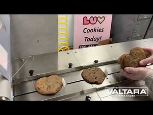 SleekWrapper F40 to Flow Wrap Large Heart Shaped Cookies