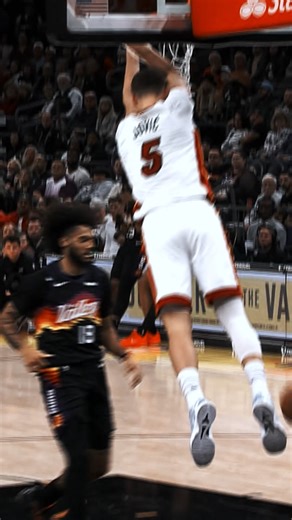 Jaime sent it back, Niko was waiting... flawless execution! XL Block // OmegaXL Sport | Miami Heat