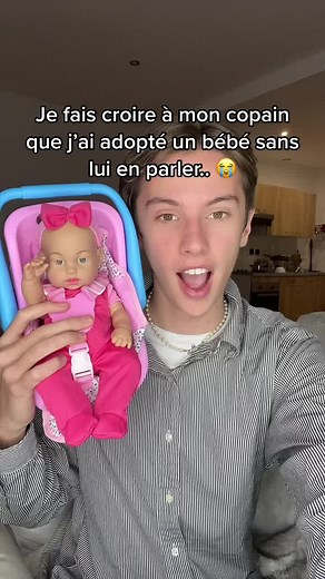 Fausse adoption de bébé: Réaction inattendue du copain 😂