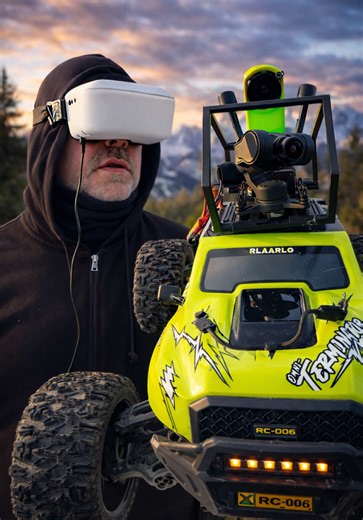 🔥 Scopri il nuovo set FPV definitivo! 🔥 Il CADDXFPV Walksnail Avatar HD Goggles L with GM3 and Pro Kit è una bomba: occhiali HD da 1080p con visuale super nitida direttamente agli occhi e ottima stabilità di segnale grazie alle antenne duali per voli più lontani e precisi. Con sensore Sony Starvis per visione notturna chiara, 32 GB di storage integrato per registrare in alta qualità e compatibilità larga con tensioni da 6 V a 25.2 V perfetti per i modelli RC di qualsiasi tipo. 👉 Montali sopra