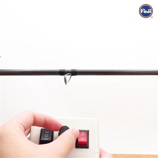 ロッドビルディングの最後、コーティングの仕上げに欠かせない「フィニッシングモーター」。 スピード調整ができるSC-FMMを使えば、広い部分も細かな部分もスムーズにエポキシを塗ることができます。 一度使ってしまうとその便利な機能は手放せません！ 機能の解説はコチラの動画をご覧ください。 #rodbuilding #rodbuild #FUJITACKLEPLUS #customrod #ロッドビルディング | FUJI