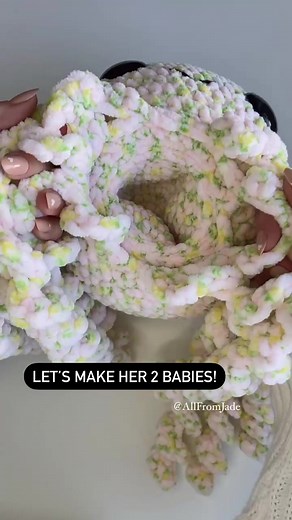 Beginner Crochet Amigurumi: Giant Octopus & Jade Octopus Patterns