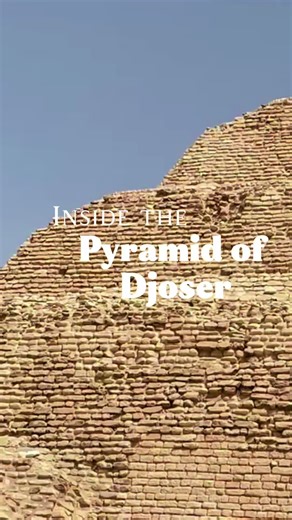 📌 Inside the Pyramid of Djoser: A smooth descent into history Not all pyramids require an acrobatic entrance. Inside the Pyramid of Djoser in Saqqara, access is surprisingly easy: a spacious tunnel leads you straight into its heart, without the need to crouch as in other pyramids. This architectural marvel, built over 4,600 years ago, stands as the world's first pyramid, designed by the genius Imhotep. Walking through its interior is a journey into the core of ancient Egyptian funerary architec