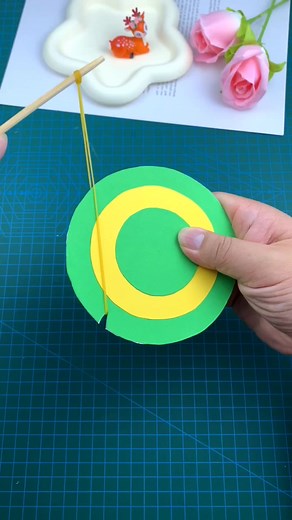 1M views · 8.8K reactions | The flying saucer that the handicapped party can make is a simple and fun artifact for summer vacation. #parentchildhandmade #children's #toys #handwork #creative #inspiration #handmade #diy paper craft ideas | paper craft ideas | Facebook
