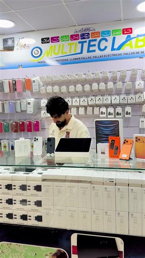 Discover Multi Lab Mobile Shop in Barcelona