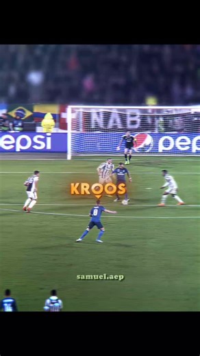 𝐒𝐨𝐥𝐥𝐳𝐲.𝟒𝐊 on Instagram: "1997년 개봉한 영화 Titanic은 잭과 로즈의 운명적인 사랑을 통해 비극 속에서도 오래 남는 감정의 깊이를 보여주는 작품입니다. 화려한 연출보다 인물의 감정에 더 집중한 제임스 카메론 감독의 스타일은 지금 다시 봐도 묘하게 가슴을 울리죠. 배가 침몰하는 장면이 아닌, 두 사람이 서로를 바라보던 순간들이 더 강하게 기억에 남는 영화이기도 합니다. 이 감정을 완성해주는 곡이 바로 셀린 디온의 *“My Heart Will Go On”*입니다. 처음 들으면 잔잔한데, 어느 순간 자연스럽게 가슴이 벅차오르는 느낌을 줍니다. 특히 후반부의 고조되는 보컬은 영화 속 잭과 로즈의 마지막 장면과 겹쳐지면서 괜히 마음이 서늘해지기도 하고요. 많은 분들이 “이 노래가 나오면 왜 그 장면이 자동으로 떠오르는지 모르겠다”고 말하는데, 그만큼 영화와 음악이 자연스럽게 얽혀 있는 곡입니다. 1998년 아카데미 주제가상을 비롯해 여러 상을 휩쓴 건