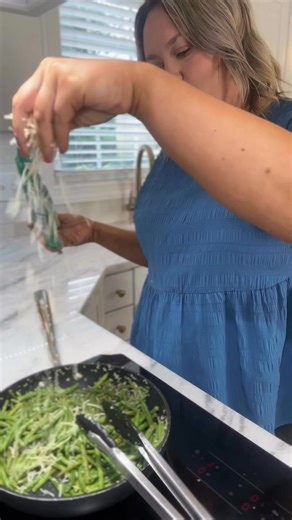 2.9K views · 30 reactions | Say RECIPE and I’ll send it over. These Skillet Green Beans take a simple bag of frozen green beans to the next level. Cooked up with the perfect seasoning and flavor, they’re an easy side dish that goes with any meal. #skilletgreenbeans #easyrecipes #sidedish #vegetablerecipes https://www.thediaryofarealhousewife.com/skillet-green-beans/ | The Diary of a Real Housewife - Jennie Duncan | Facebook