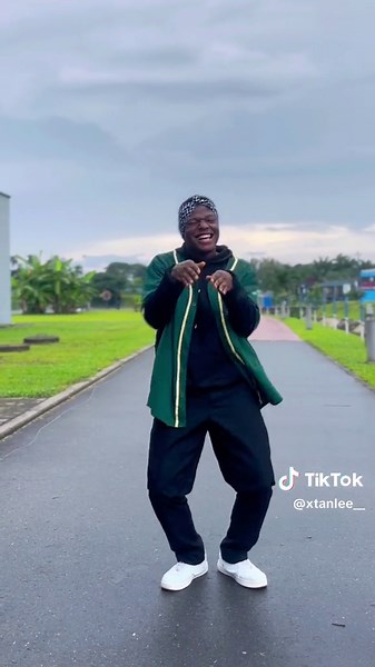 Nothing is really funny anywhere, but hope this makes you smile tho❤️ Dc @aaliyah🤍 🎵@OLIVETHEBOY #viraltiktok #blowthisup #foryou #staychallege #xtanlee__ #foryou #trendingsong #staydancechallenge