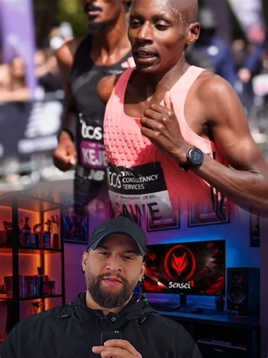 Sabastian Sawe. El hombre que ayer hizo algo que muchos creían imposible en el deporte humano. Este keniano de 31 años ganó el Maratón de Londres… pero no solo ganó: se convirtió en el primer ser humano de la historia en correr un maratón oficial por debajo de las 2 horas. Paró el cronómetro en 1 hora, 59 minutos y 30 segundos. Sí… correr 42,195 kilómetros en menos de dos horas. ¿Lo más loco? Eso significa que iba a un ritmo aproximado de 2 minutos y 50 segundos por kilómetro… ¡Durante más de 42