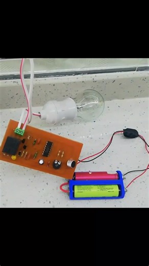 Pinch Circuit . Sound Energy Converted into Electric pulse . | Physics is Fun 2