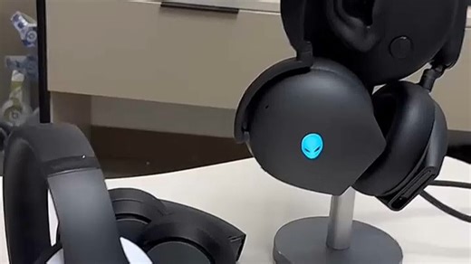 外星人AW520H电竞耳机，佩戴舒适，音效清晰，游戏对战更专注，长时间使用也不累，适合家用与电竞场景。