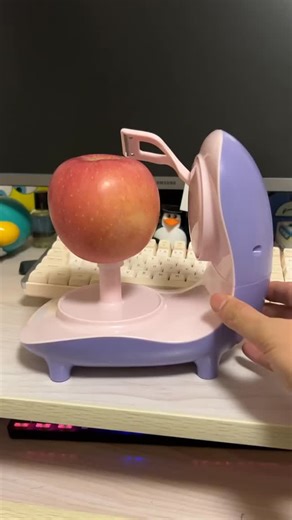 Kitch & Cozy on Instagram: "🍎 Finger Ballet Terminator! 10-Second Peel Show ▫️ 304 self-sharpening blade ▫️ Bionic grip hugs odd shapes ▫️ Core & peel together Insert → press → watch apple undress! Spiral peels dance, flawless flesh revealed, even kids can make fruit platters✨ #ElectricPeeler #AutoPeeler #KitchenTech #LazyHack #FruitArt #SmartAppliance #PeelAndCore"