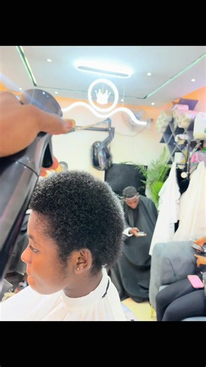 Stylish Ladies Haircuts by Celebrity Barbers