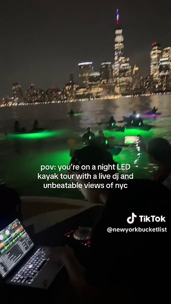 Discounted tickets at our link in bio for this 60 minute guided kayaking tour with amazing views of the city 🛶🌃 & see 19 other things to do on the water 🌊 #NYbucketlist #nyc #nycthingstodo #kayaking