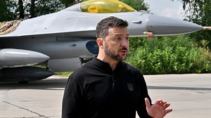 Volodymyr Zelensky officialise l'arrivée des premiers avions F-16 en Ukraine