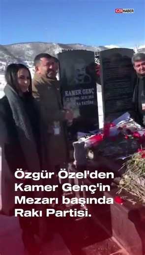 ÖZGÜR ÖZEL KAMER GENÇ'İN MEZARI BAŞINDA RAKI İÇTİ VASİYETİYDİ DEDİLER
