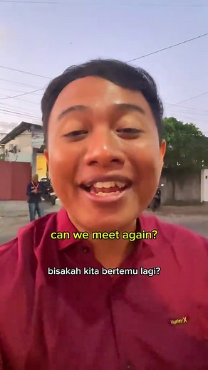 Cara Belajar ngomong Bahasa Inggris yang cepat yaitu dengan mempelajari phrases yang sering digunakan ketika percakapan. Modalin ini aja dulu, nanti disusul dengan belajar grammar yang akan memperkuat fondasi bahasa Inggrisnya. Ini trik untuk memancing berani mulai ngomong bahasa Inggris, biar dapat feelnya, kalo nunggu sampe ngerti semuanya lama.