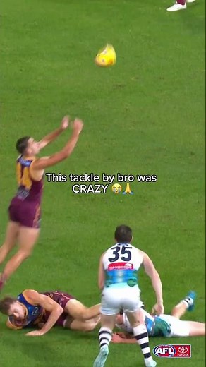 This tackle was CRAZY 🤣 #afl #footy #tackle