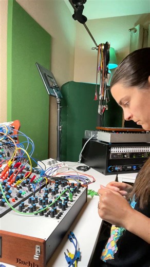🛎️ Ding! Enrollment is officially open for my online modular synthesis course, "Learning Sound & Synthesis!"⁠ Comment “LSS25” for the link to join today. ⁠ If you want to learn how to make music with modular synths & how to design your own sounds from scratch, create (& finish!) more music, perform live, and tap into more joy in your music-making—this class is for you. 😊⁠ ⁠ Learning Sound and Synthesis is perfect for you if:⁠ ⁠ 🎛 You’re curious about electronic music & synths, and ready to ta