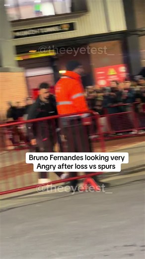 Bruno Fernandes Angry After Man Utd Loss vs Spurs: First to Leave