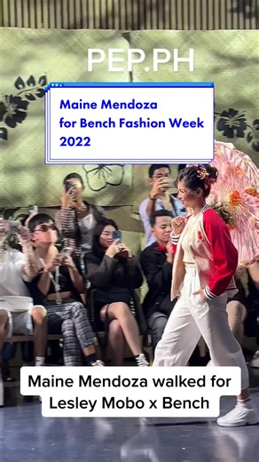 Maine Mendoza walking down the runway at #BenchFashionWeek2022 #BFW_SS2022 #PEPNews #NewsPH #EntertainmentNewsPH