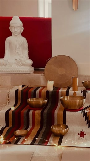 Aurélie | Professeur de Yoga | Aix en Provence on Instagram: "✨ Retour sur notre Atelier « Yoga & Bain Sonore » d’hier au Repos du Keyrié à Saint-Marc-Jaumegarde ✨ Une parenthèse de douceur mêlant Yoga et voyage sonore aux côtés de @holy__sound dans un lieu qui m’est particulièrement cher et où tout invite au calme, à la douceur . Une véritable immersion au cœur de soi, cocooning et réconfortante, pour accueillir en douceur la transition entre l’automne et l’hiver. Du yoga, des sons… mais aussi 