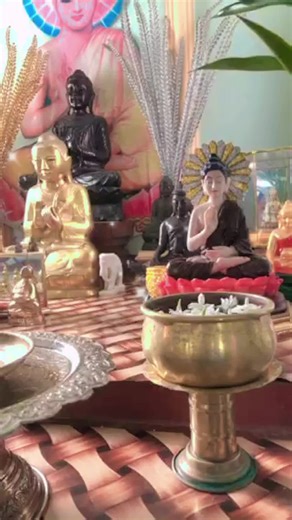 ထာဝရဘုရင်မနှင့်တောင်တန်းမြေမှမီးအိမ်ရှင်