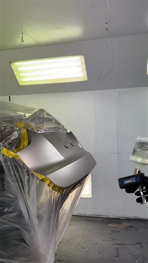 How about those Oilers? 11 game tear. No sign of stopping. Nothing makes me happier than seeing the Leafs lose, especially to my Oilers. The hockey out west in Canada is looking strong. Canucks, Flames, Oil, Jets. Are we going to have a Canadian team hoist the cup this year? • https://lumaiii.com/?rfsn=7148905.397484 Discount Code inlinepaint7 • #paint #bodyshop #painter #bluecollar #painting #paintlife #refinisherporn #refinishkulture #refinishfamily #shoplife #offthegun #painterlife #autobody 