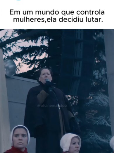 🎬 O Conto da Aia 🎭 Ficção Especulativa/Ficção Científica • ⏱️ 6 Temporadas Em uma sociedade dominada por regras extremas, June é forçada a viver sob o controle de um regime que tira das mulheres sua liberdade e seus direitos. Determinada a recuperar sua vida e reencontrar a filha, ela enfrenta perigos constantes enquanto luta para sobreviver. 🔥 Uma série intensa, cheia de tensão, resistência e reviravoltas que fazem refletir sobre poder, liberdade e esperança. #filmes #series #reelsbrasil #fi