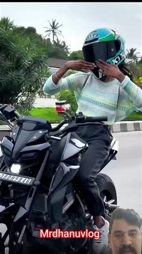 🙋‍♀️👀 girl ride mt 15 Public Reaction 😍 Stylish MT-15 Rider On Road👀👋 ❤️ MT 15 rider 💌 public 👀#mt15