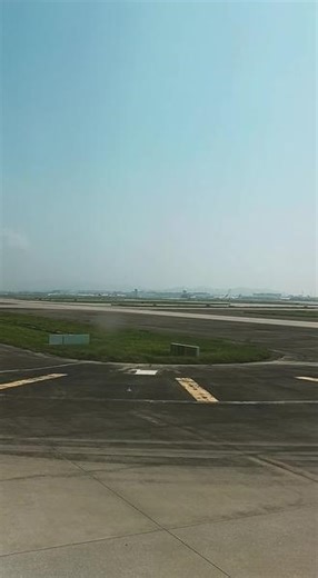 《心经》指出构成生命的五种要素（色、受、想、行、识）本质上都是“空”的 。这里的“空”并非虚无，而是指万物因缘和合而生，没有永恒不变的独立实体 。理解了五蕴皆空，就能明白痛苦源于对“实有”的错觉与执着，从而从根源上消除烦恼 。