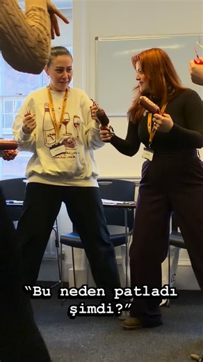 Betül Çapkur on Instagram: "Today’s lesson: Traditional British Cracker Pull 🍬🇬🇧 Thank you for everything teacher @samw2017 🤍👑 #cracker #britishcrackers #london #traditional #christmas #christmas2025 #christmastime"