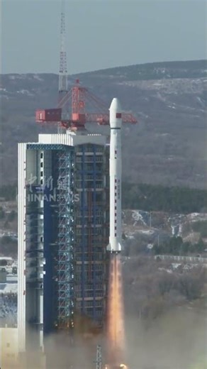 每日航天 資源三號04星在太原發射獲得圓滿成功，將增強我國獨立獲取空間地理信息的能力。此次任務是長征系列運載火箭的第617次飛行。#新華每日電訊