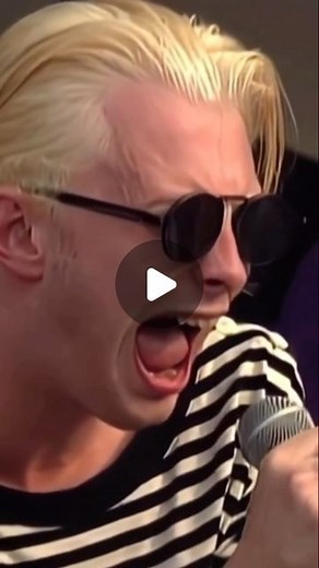 reels.grunge studio on Instagram: "Creep - Radiohead (live at MTV Beach House, 1993) . . . #creep #radiohead #mtv #beachhouse #thomyorke #notgrunge #paranoidandroid #karmapolice #alternativerock #okcomputer #jonnygreenwood #eob #edobrien #colingreenwood #philselway #thebends #kida #alternativerock #rock #rocknroll #90smusic #90s #music #livemusic #nostalgia #inrainbows #weekend #weekendvibes #pablohoney"