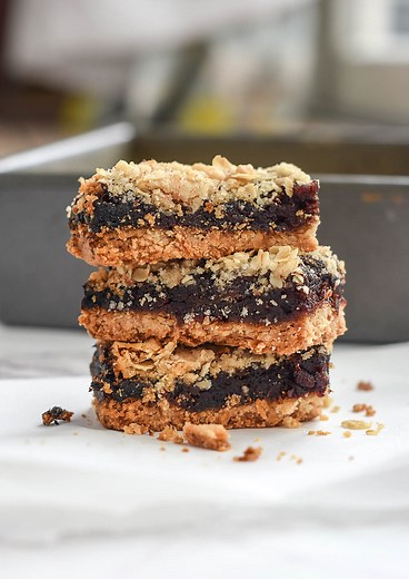 Easy Old-fashioned Date Bars - just like Grandma's, not too sweet.