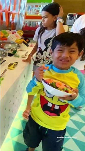 6 Nickelodeon Hotel Restaurants 🍔🍕🍣 You have to try them!