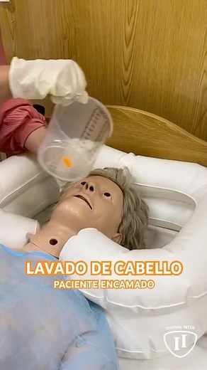 Hair washing for a bedridden patient 🛏️💧 #tcae #nursing #hairwashing #professionaltraining