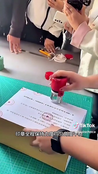 手把手教你蓋騎縫章！網友：這技術快失傳了吧？🤔 #職場技巧 #漲知識