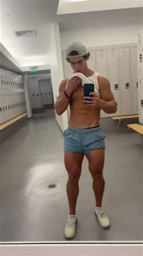 Bodybuilding Hunk#bodybuilding#malebodybuilding#boxershorts#mensboxers#mensabs#bulge#us#us#tiktok#ig