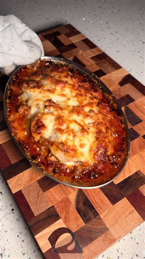 Lasagne Stuffed Shells - up on Sunday 🤯 - I forgot how good stuffed shells can be after making them the other day. It’s something I haven’t cooked in a while and it got me thinking about how many directions you can take things in. The variations are endless.. Started experimenting with two initial iterations, and the first one drops on Substack this Sunday. In the article, I’ll take you through the full process, starting with the filling: a classic ragu made with a trio of meats, reduced slowly