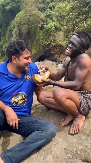 Los extraños hábitos de las personas de la selva #selva #selvaadivasi