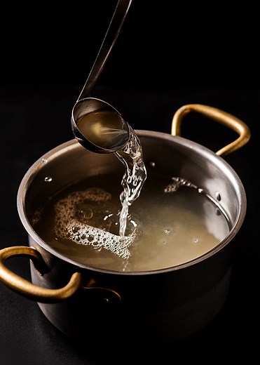 Fumet de pescado: qué es y cómo se hace - Recetas de Miriam García / El invitado de invierno