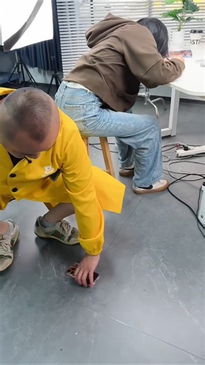 Privacy Armor Screen Protector Made for iPhone 17 🔒✨ Ultimate Anti-Spy Protection!