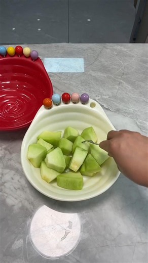 This Fruit Snack Bowl Is So Smart! 🍉 The Cutest Kitchen Gadget Ever! 🤯 #Shorts