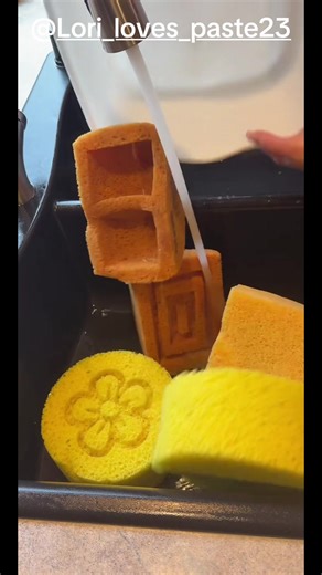 Relaxing ASMR Sponge Squeezing Sounds