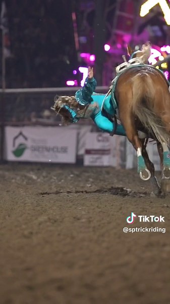 No hands 🙌🏻 #trickriding #trickrider #horse #prca #nfr #stunt #sparkles #glitter #gymnastics #dangerous #stuntwoman #shelbypierson #equestrian